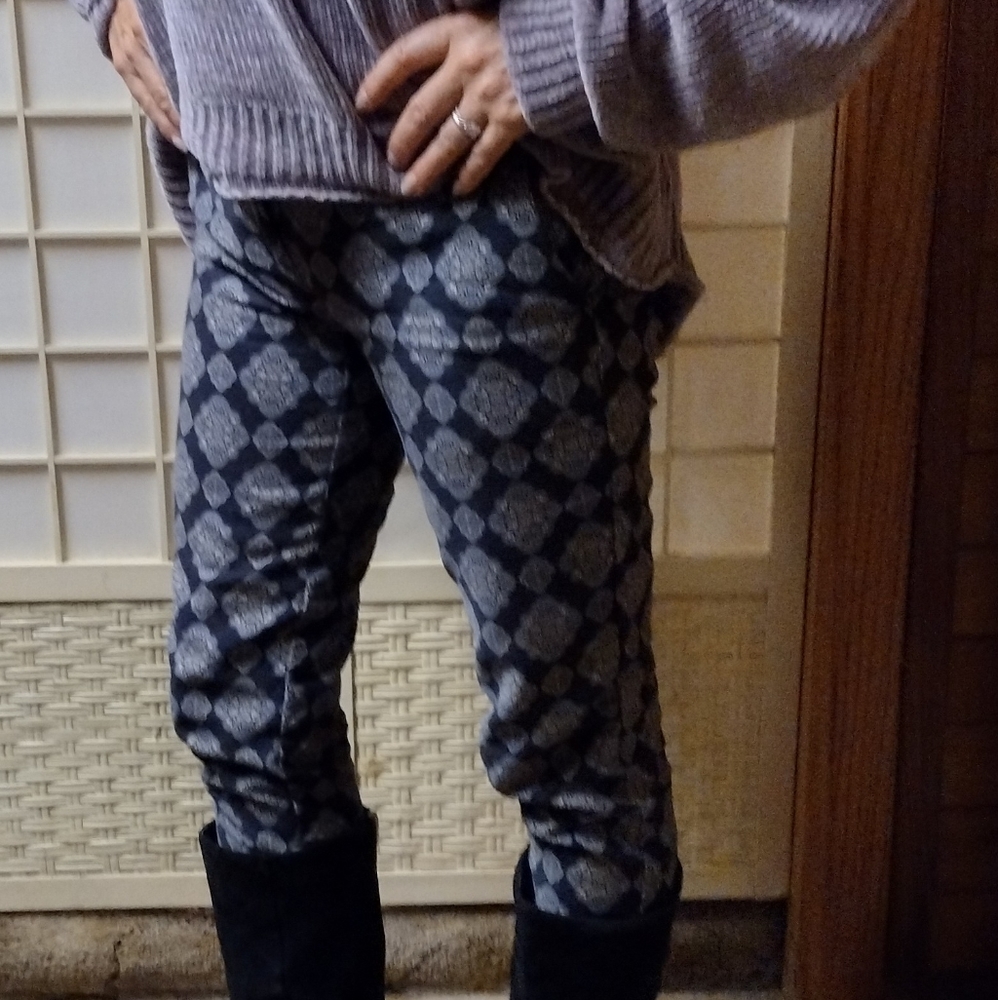 Ann Taylor print ankle length skinny size 0 fits like a size 4